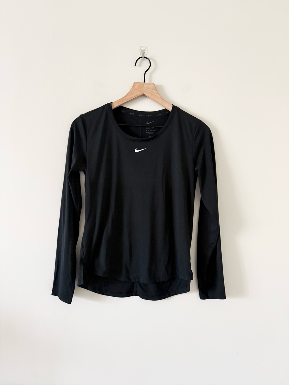 Nike Women's Black Long-Sleeve Dri-FIT Performance Top Size XS